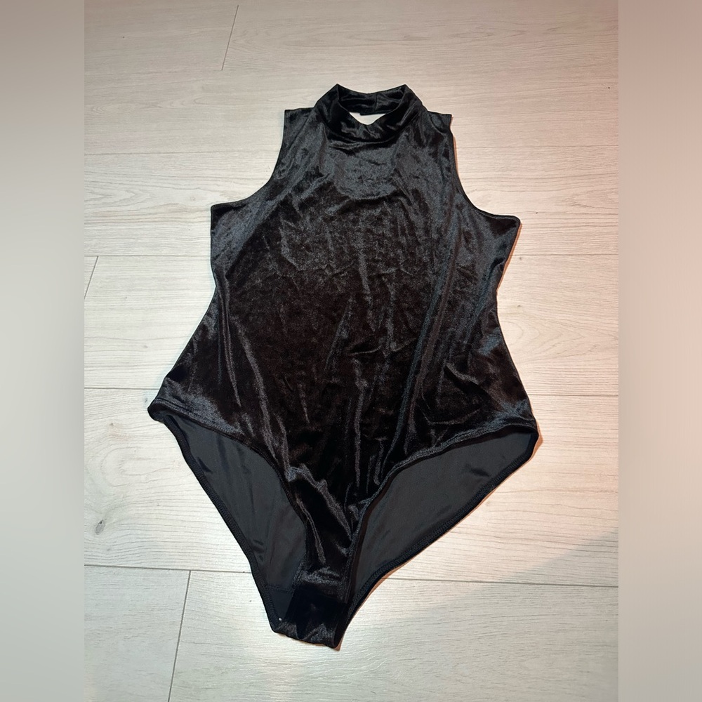 Love, fire high neck velvet bodysuit-black